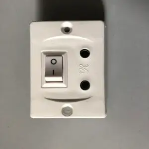 prekidac sa uticnicom